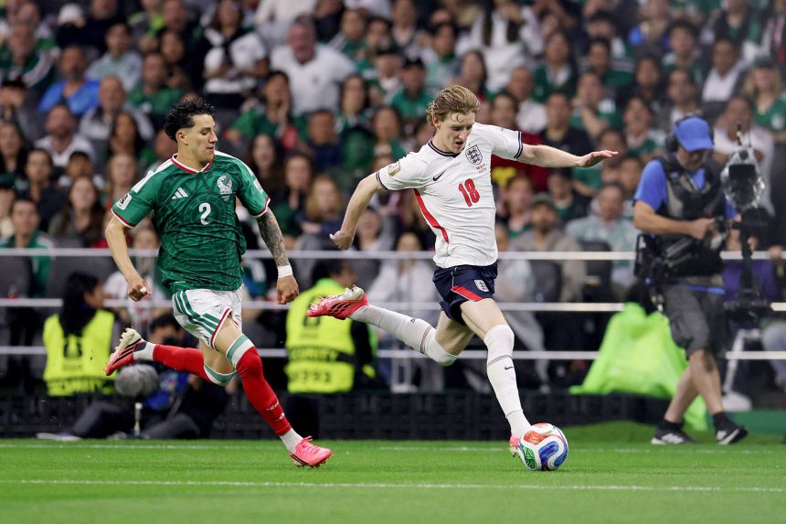 England’s Anthony Gordon had a very interesting interaction with Mexico head coach Javier Aguirre during the round of 16 match.