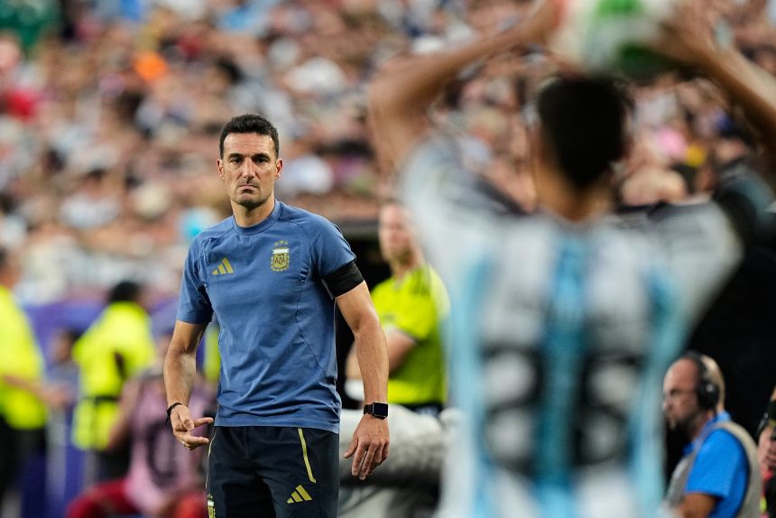 Argentina head coach Lionel Scaloni has a tough task in front of him today.