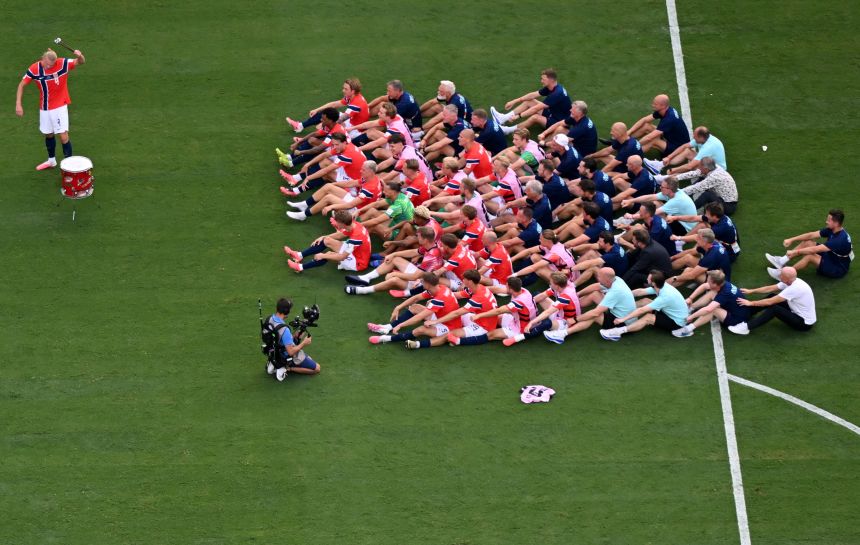 Haaland and his teammates celebrate with the traditional rowing gesture after winning the 2026 World Cup round of 16 football match between Brazil and Norway at the New York/New Jersey Stadium in East Rutherford on July 5.