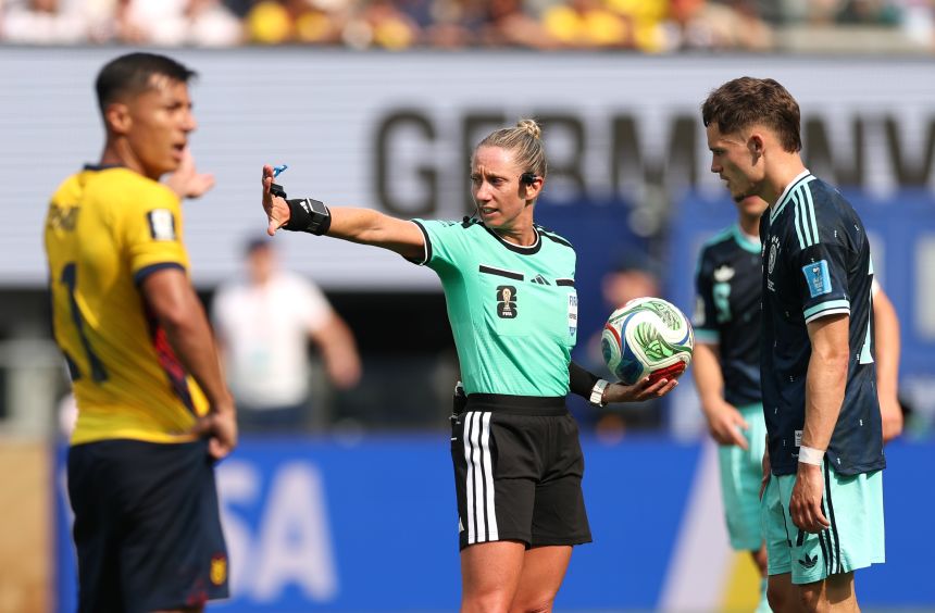Tori Penso referees the FIFA World Cup 2026 Group E match between Ecuador and Germany.