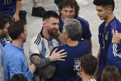 Lionel Messi celebrates with his father, Jorge, after winning the World Cup in 2022.