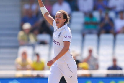 Kate Cross and Fi Morris call time on Lancashire careers after emotional farewell at Headingley