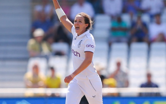 Kate Cross and Fi Morris call time on Lancashire careers after emotional farewell at Headingley