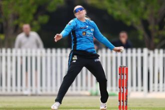Sophie Ecclestone re-signs with Adelaide Strikers for WBBL|12