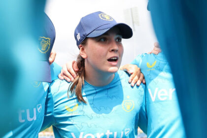 Glamorgan sign England off-spinner Georgia Davis on three-year deal