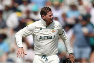 Steve Smith cleared of concussion and returns to field on day five in Durban