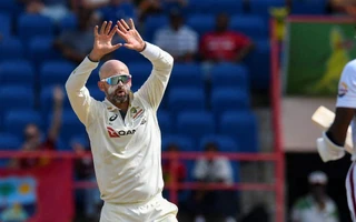 Nathan Lyon 'extremely grateful' for Steve Smith's record-setting slips catching