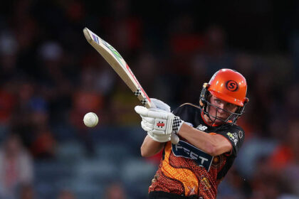 Perth Scorchers cruise through by 9 wickets at WACA to thump Melbourne Renegades