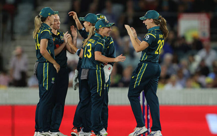 Beth Mooney urges CA to rethink women's schedule to avoid sport 'falling behind'