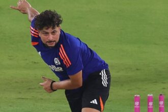 Dinesh Karthik suggests Kuldeep Yadav's inclusion for 4th T20I against West Indies