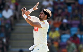 1786607731101_fotojet-2026-08-13t132512 Starc six-fer headlines seesaw opening day of third Test between South Africa and Australia