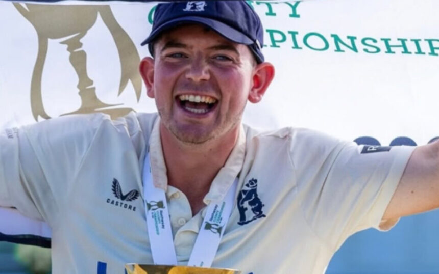 Ethan Bamber signs three-year deal with Warwickshire after title-winning season