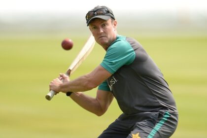 Grant Flower joins Surrey coaching staff as Sussex exodus continues